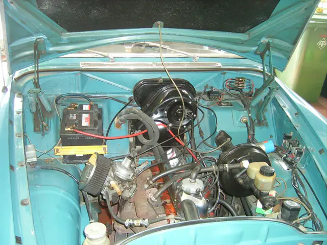 Motorraum eines Volvo Amazon