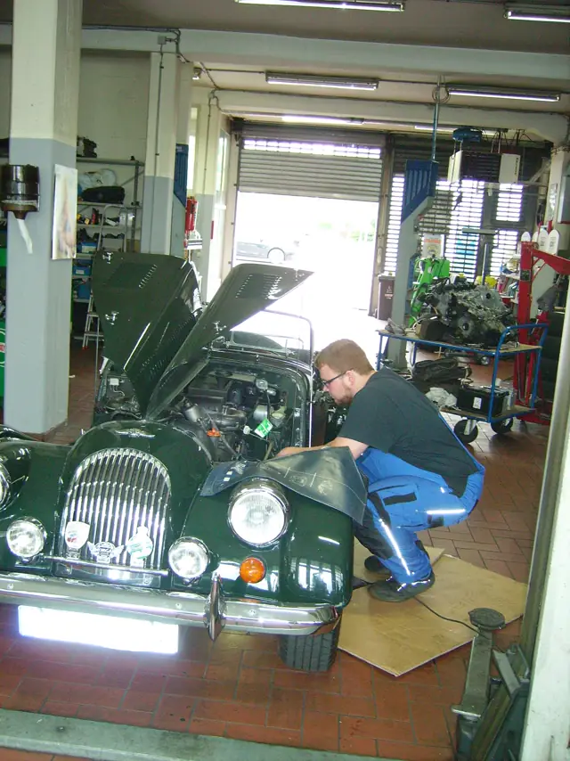 Grüner Morgan in der Werkstatt