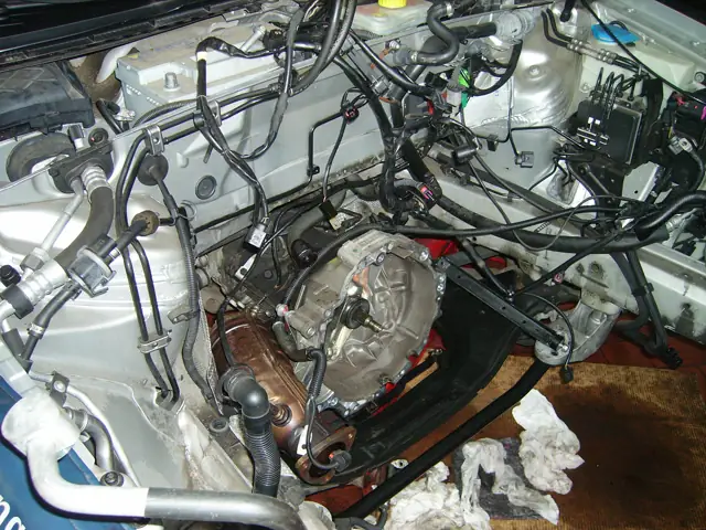 Motorraum bei der Reparatur