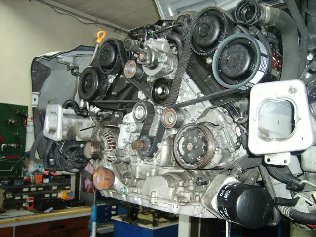 Ausgebauter V-Motor