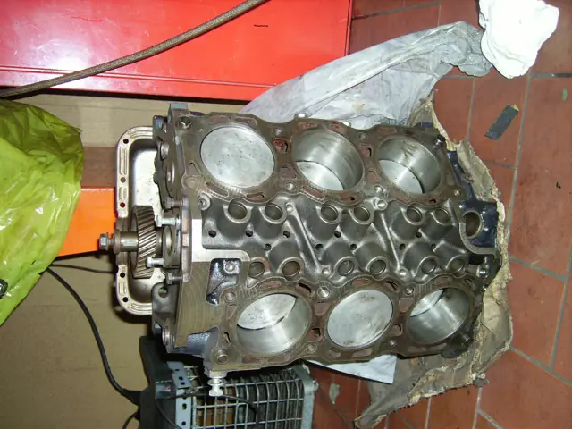 Motorblock bei der Instandsetzung