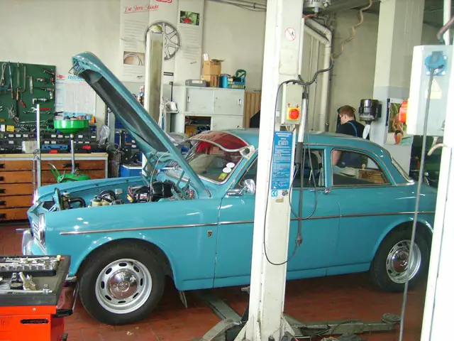 Volvo Amazon in der Werkstatt