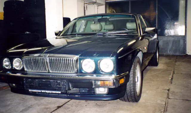 Jaguar XJ in der Halle